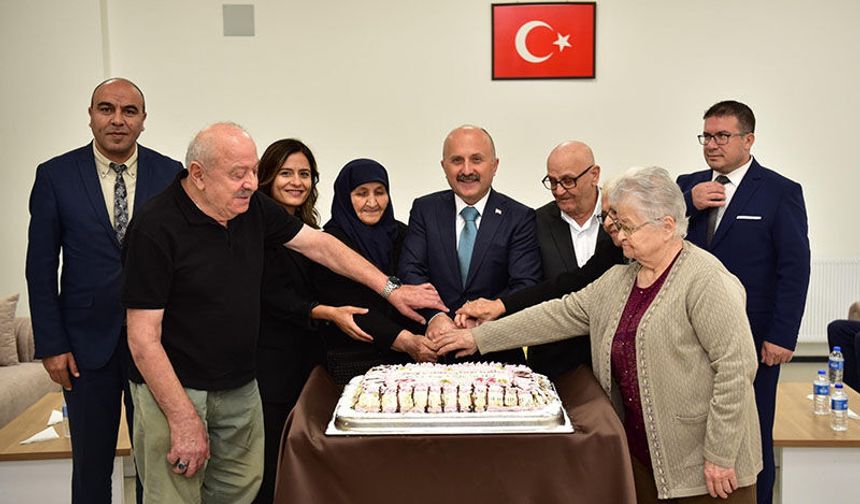 Aydın Valisi Varol, yaşlı çınarları unutmadı