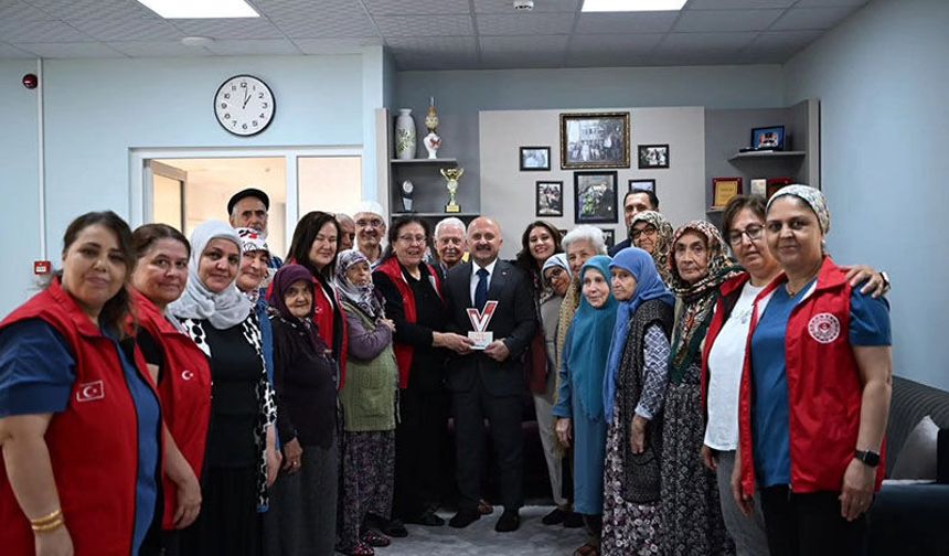 Vali Varol, yaşlı çınarlarla bir araya geldi